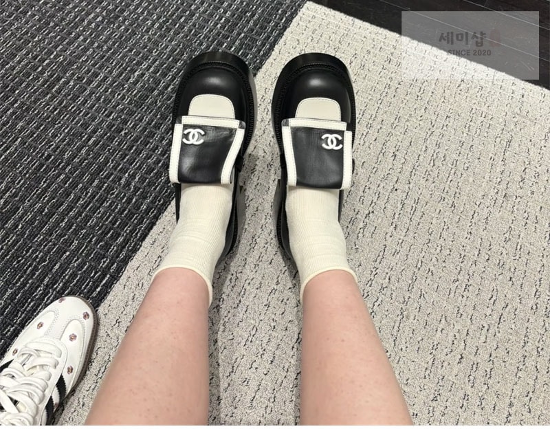 샤넬 샤넬 24B CC 로고 버클 로퍼 신발 2번 이미지