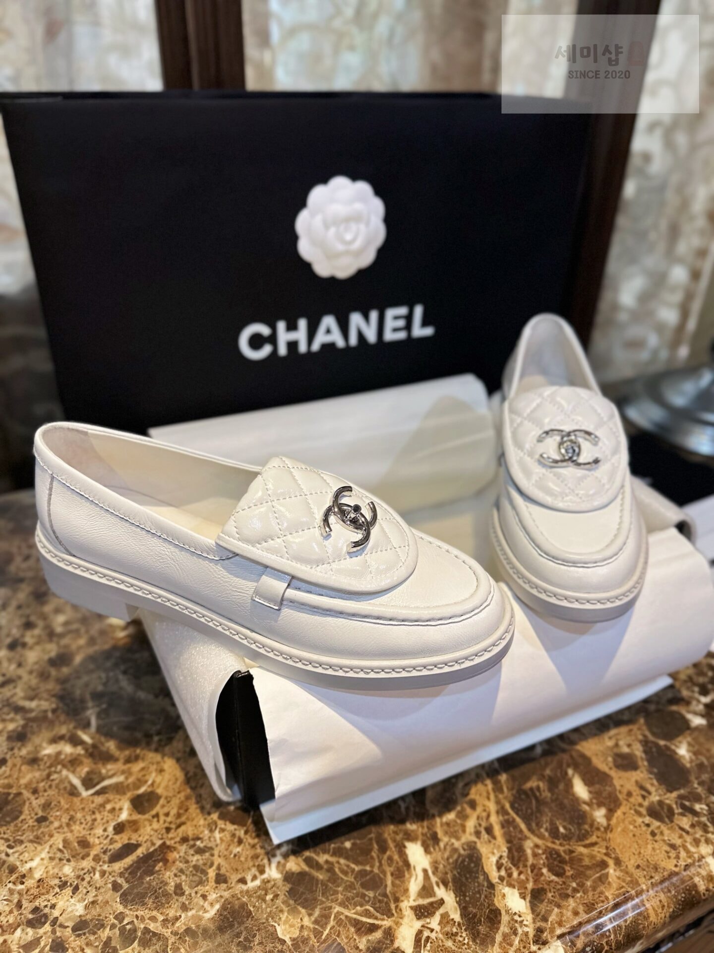 C H A N E L 샤넬 24C 화이트 퀼팅 탭 CC로고 로퍼 “35SIZE – 41SIZE” 신발 5번 이미지