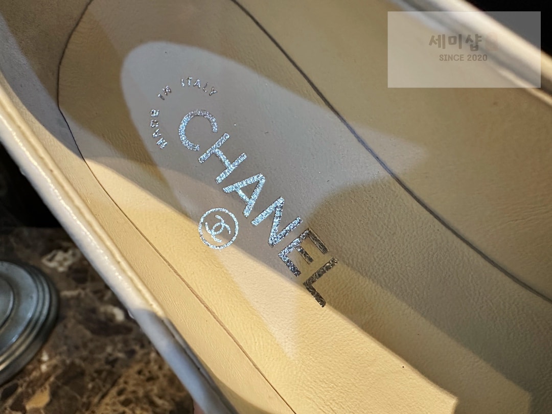 C H A N E L 샤넬 24C 화이트 퀼팅 탭 CC로고 로퍼 “35SIZE – 41SIZE” 신발 15번 이미지