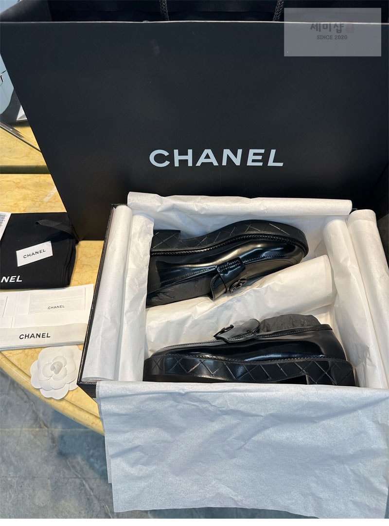 C H A N E L 샤넬 24K CC로고 샤이니 하트 로퍼 신발 4번 이미지