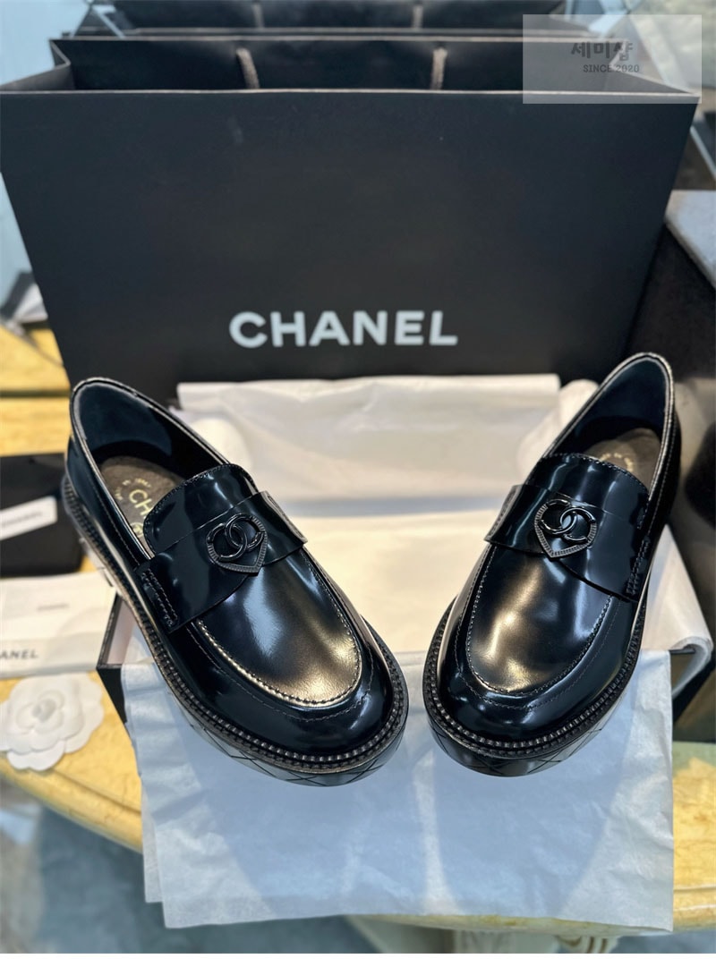 C H A N E L 샤넬 24K CC로고 샤이니 하트 로퍼 신발 6번 이미지