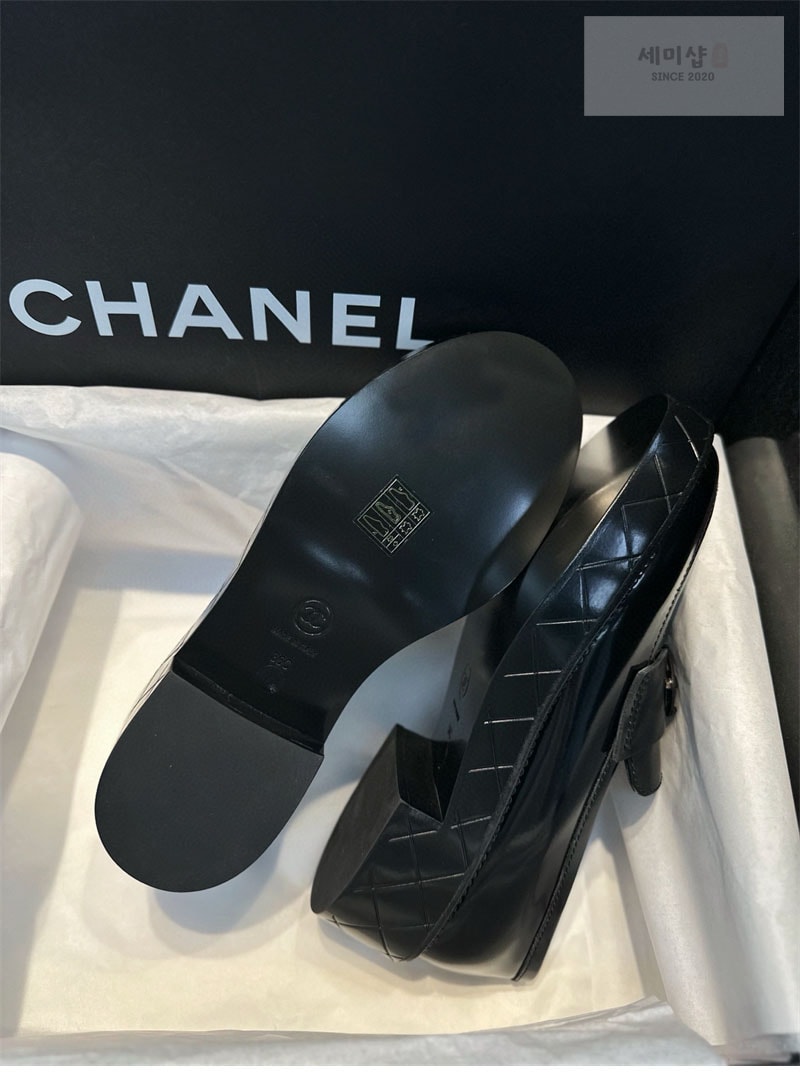 C H A N E L 샤넬 24K CC로고 샤이니 하트 로퍼 신발 24번 이미지