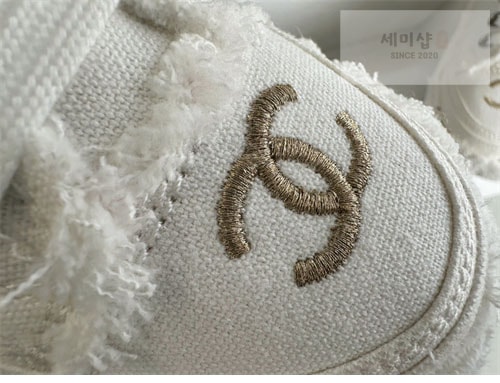 샤넬 샤넬 24S CC로고 테슬 스니커즈 신발 21번 이미지