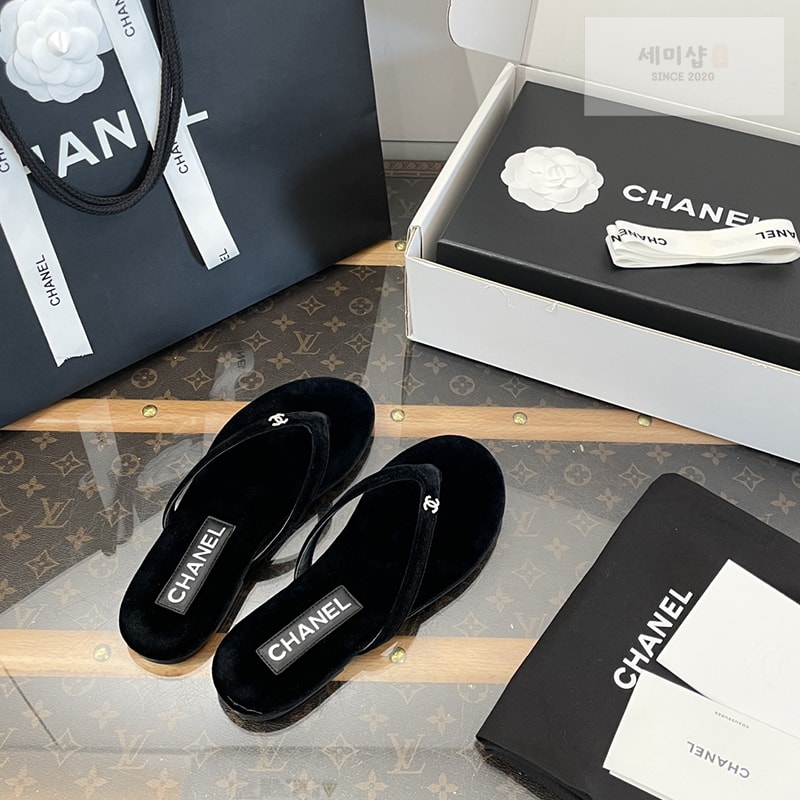 C H A N E L 샤넬 24S cc로고 벨벳 플립플랍 쪼리 신발 1번 이미지