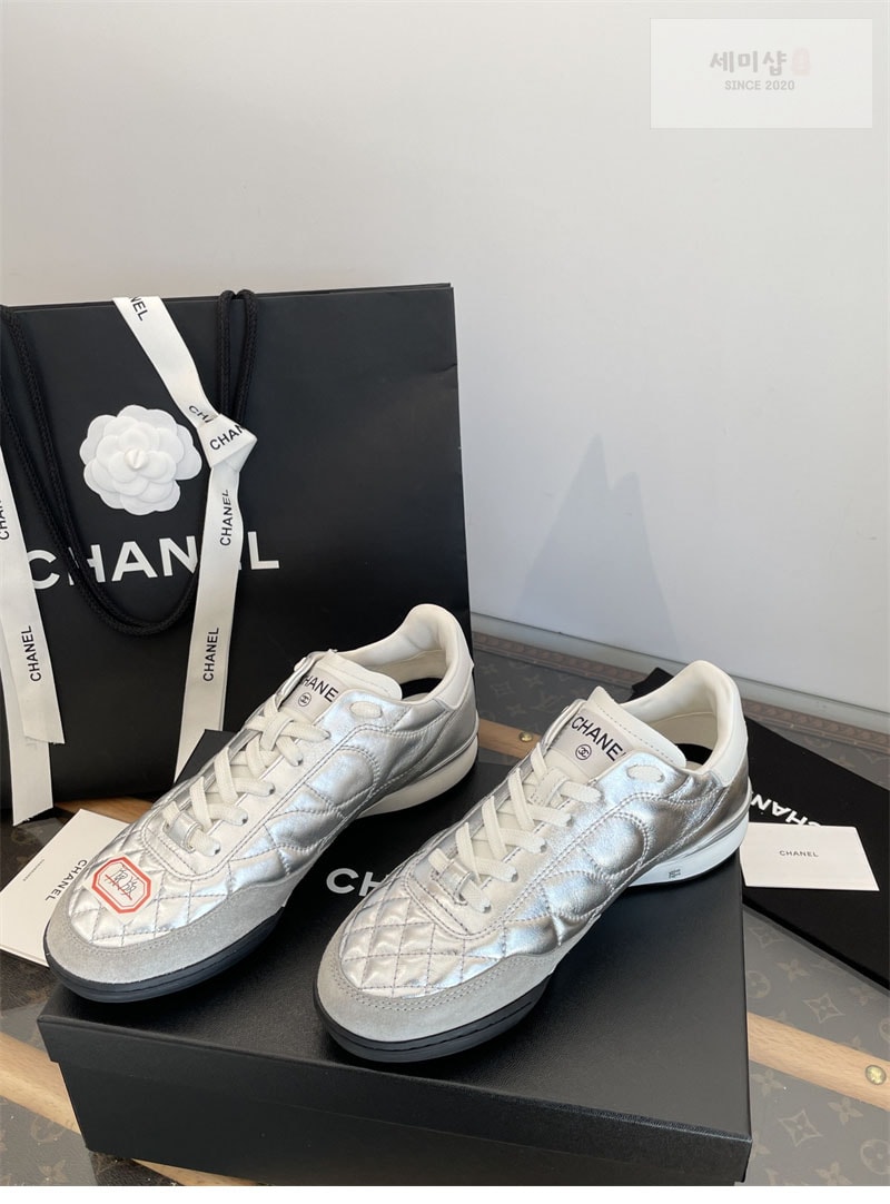 C H A N E L 샤넬 24 CC로고 퀼팅 스니커즈 화이트 신발 13번 이미지