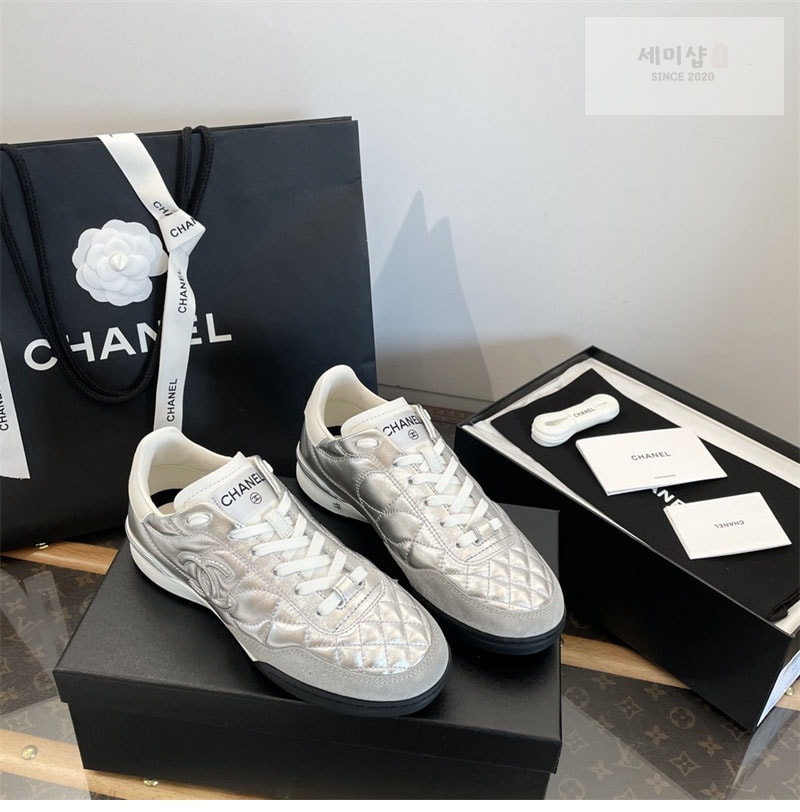 C H A N E L 샤넬 24 CC로고 퀼팅 스니커즈 화이트 신발 21번 이미지