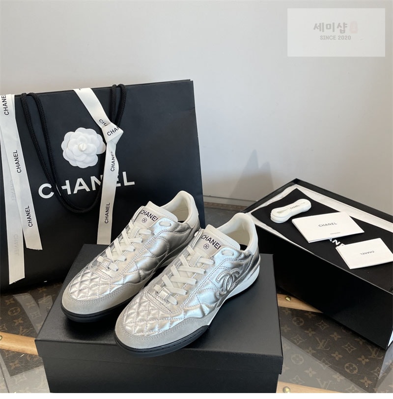 C H A N E L 샤넬 24 CC로고 퀼팅 스니커즈 화이트 신발 23번 이미지