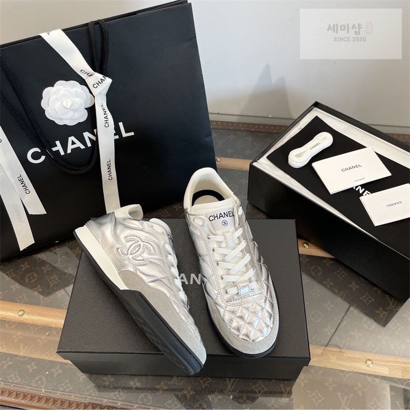C H A N E L 샤넬 24 CC로고 퀼팅 스니커즈 화이트 신발 24번 이미지