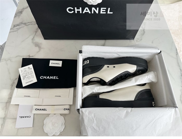 C H A N E L 샤넬 24s CC로고 배색 스니커즈 신발 3번 이미지