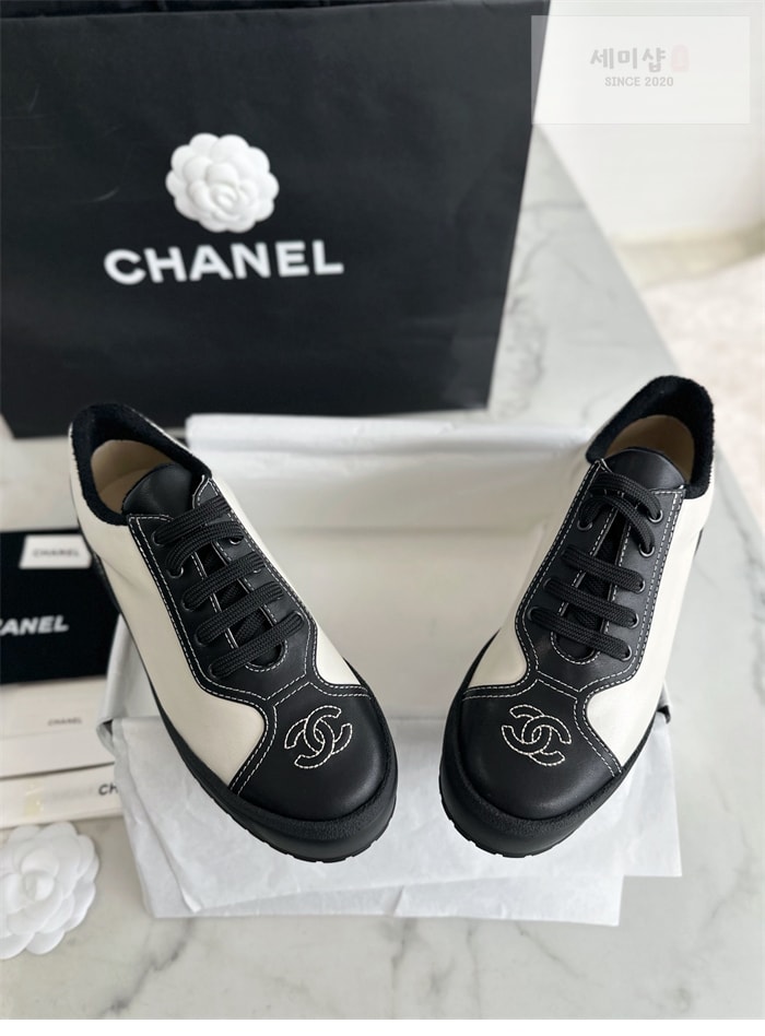 C H A N E L 샤넬 24s CC로고 배색 스니커즈 신발 4번 이미지