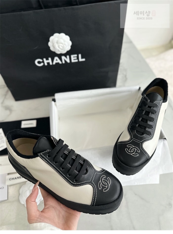 C H A N E L 샤넬 24s CC로고 배색 스니커즈 신발 6번 이미지