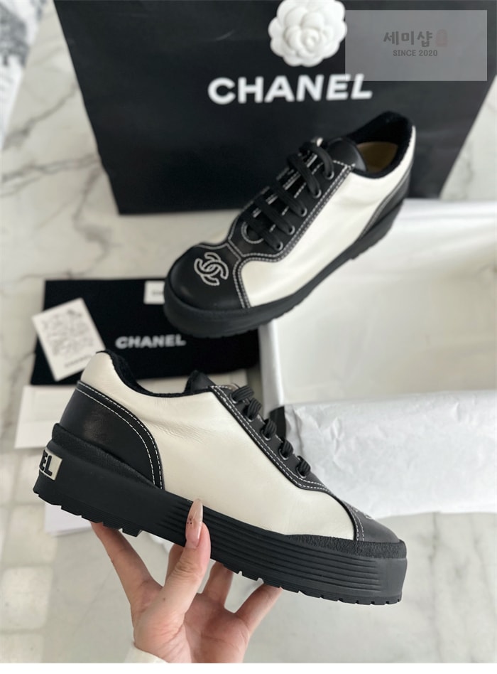 C H A N E L 샤넬 24s CC로고 배색 스니커즈 신발 7번 이미지