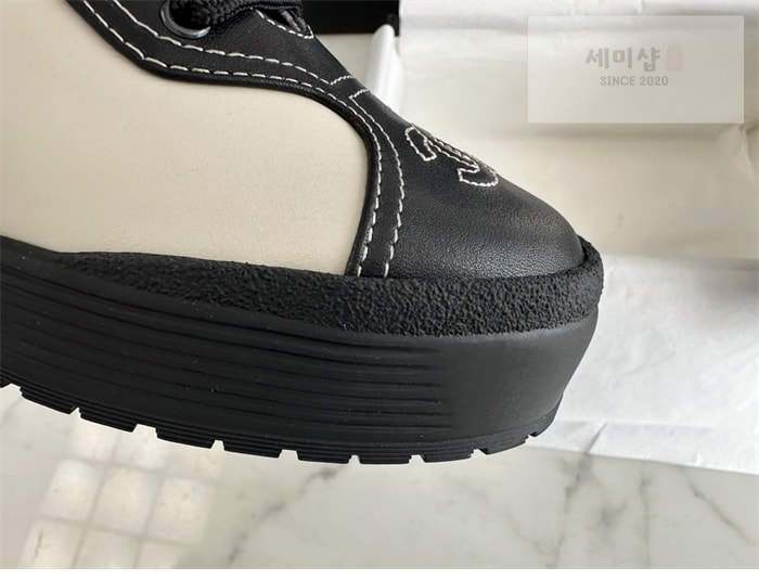 C H A N E L 샤넬 24s CC로고 배색 스니커즈 신발 17번 이미지
