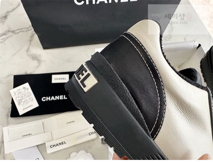 C H A N E L 샤넬 24s CC로고 배색 스니커즈 신발 21번 이미지