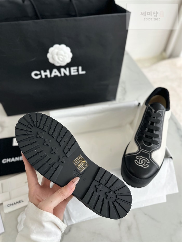 C H A N E L 샤넬 24s CC로고 배색 스니커즈 신발 22번 이미지