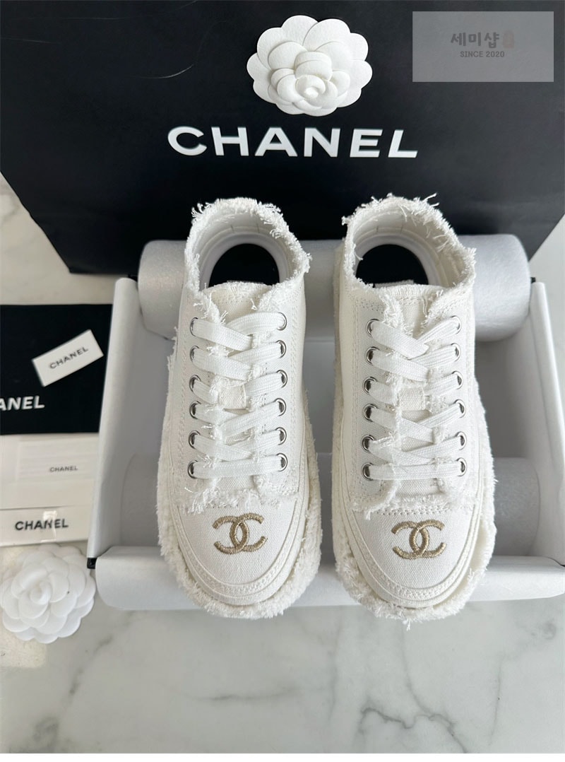 C H A N E L 샤넬 24s CC로고 태슬 데님 스니커즈 신발 4번 이미지