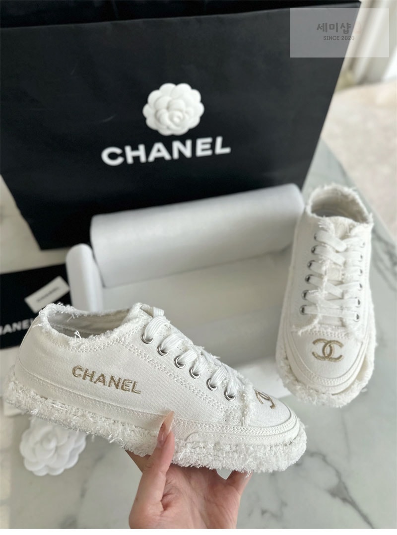 C H A N E L 샤넬 24s CC로고 태슬 데님 스니커즈 신발 6번 이미지