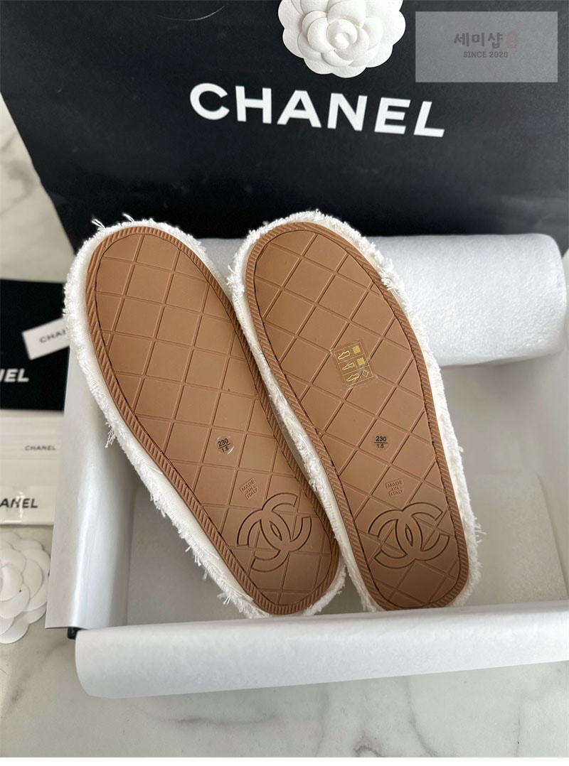 C H A N E L 샤넬 24s CC로고 태슬 데님 스니커즈 신발 10번 이미지