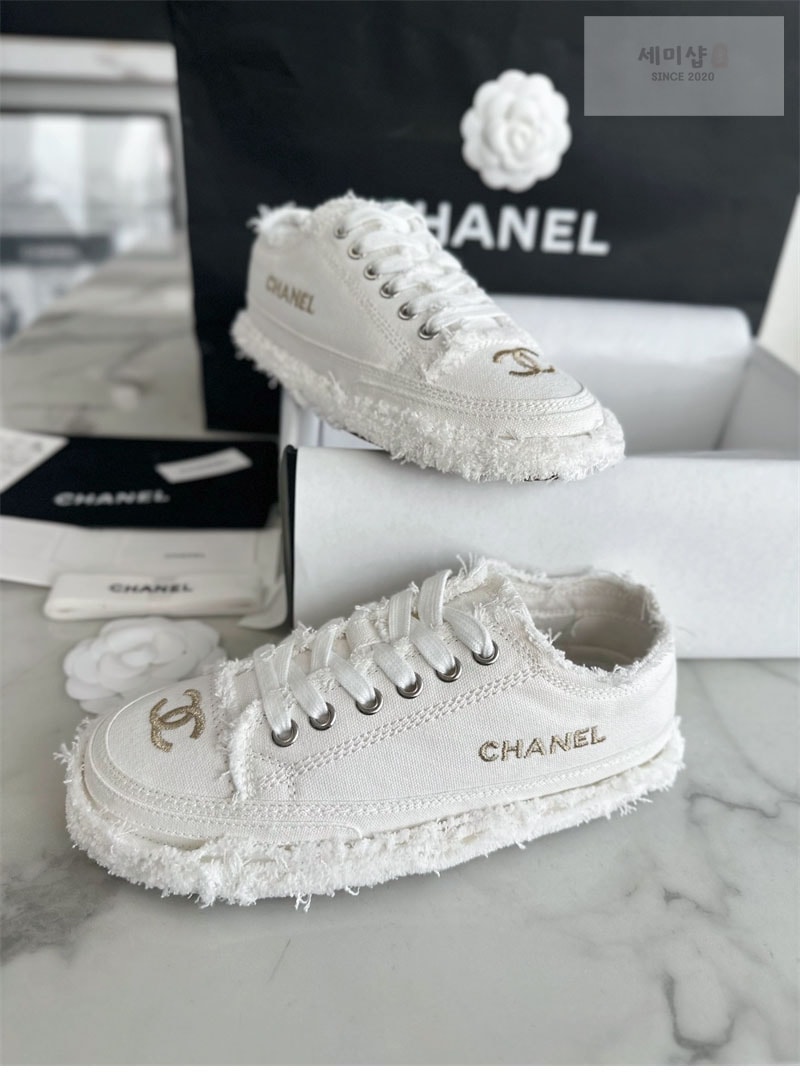 C H A N E L 샤넬 24s CC로고 태슬 데님 스니커즈 신발 15번 이미지
