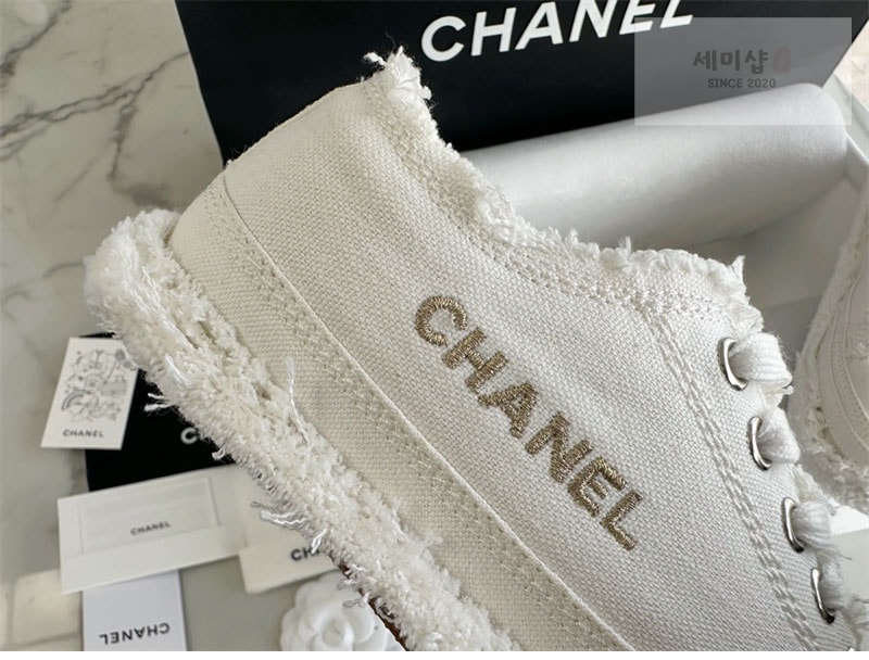 C H A N E L 샤넬 24s CC로고 태슬 데님 스니커즈 신발 19번 이미지