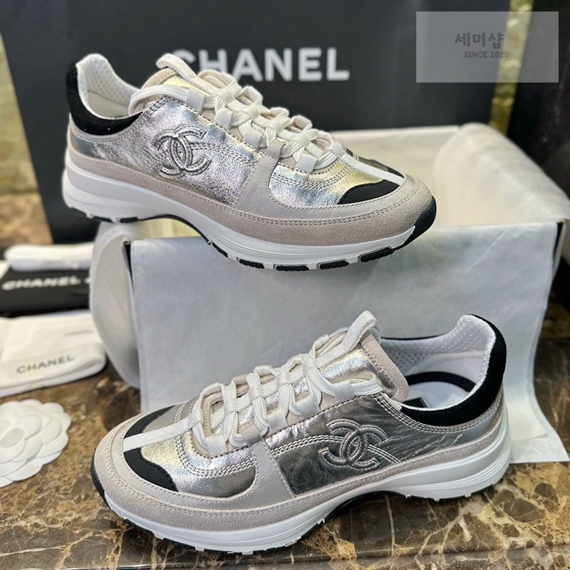 C H A N E L 샤넬 25A CC로고 스니커즈 실버 신발 1번 이미지