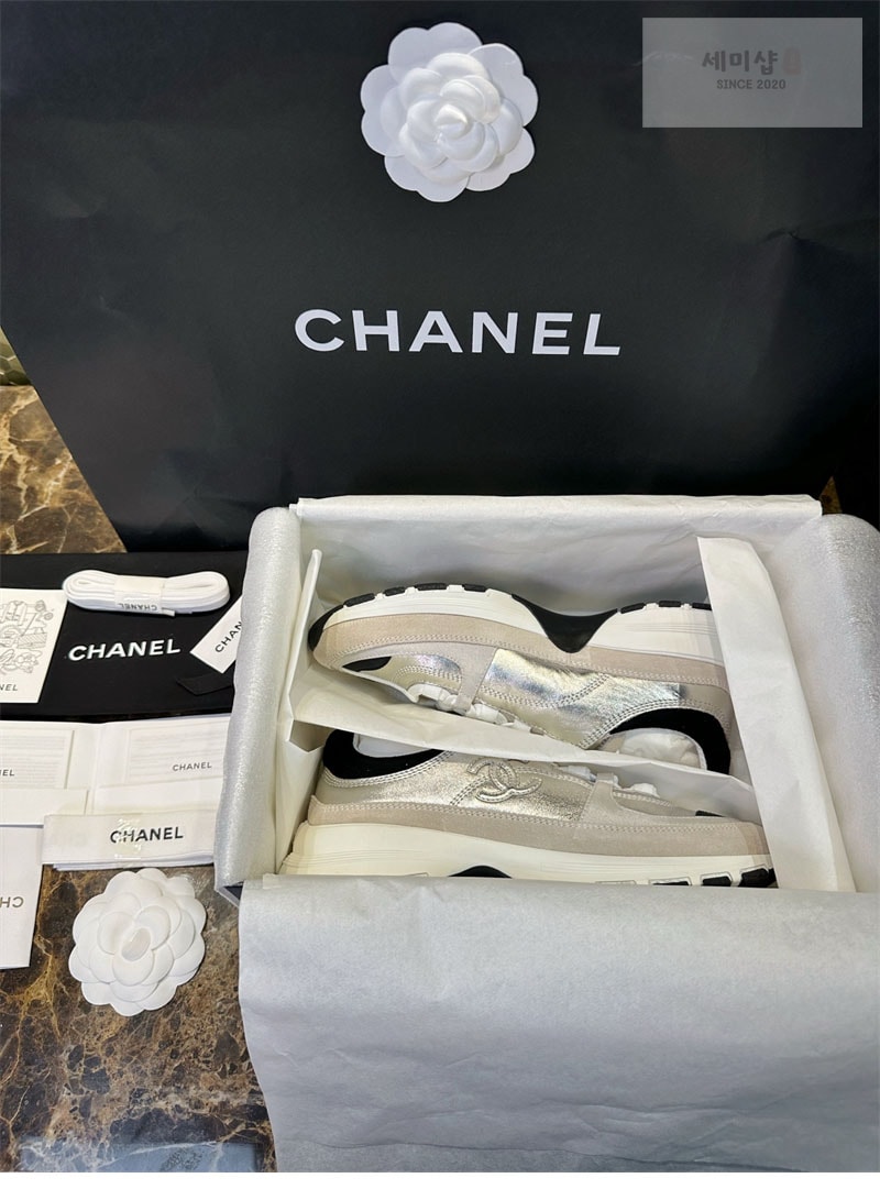 C H A N E L 샤넬 25A CC로고 스니커즈 실버 신발 4번 이미지