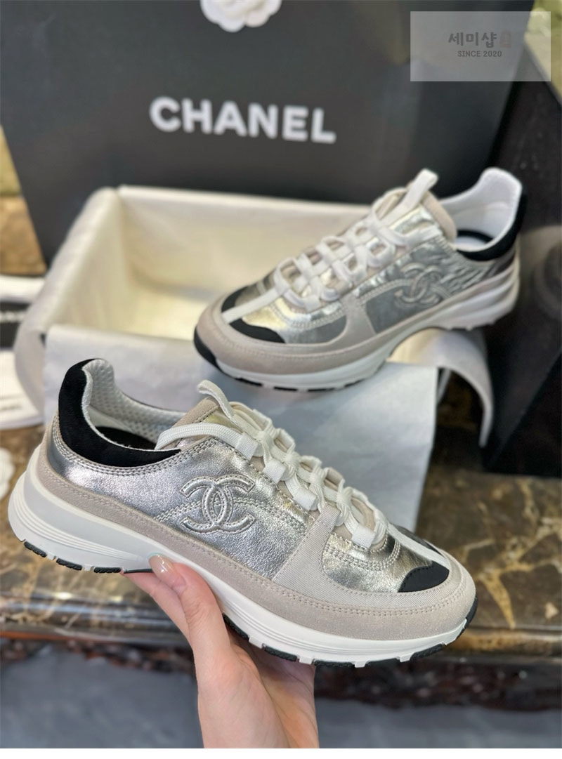 C H A N E L 샤넬 25A CC로고 스니커즈 실버 신발 8번 이미지