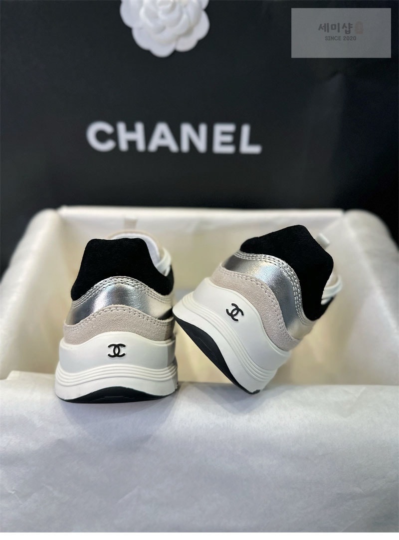 C H A N E L 샤넬 25A CC로고 스니커즈 실버 신발 10번 이미지
