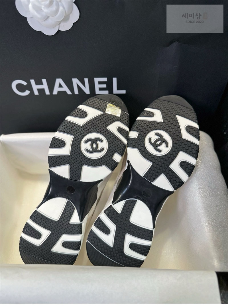 C H A N E L 샤넬 25A CC로고 스니커즈 실버 신발 11번 이미지