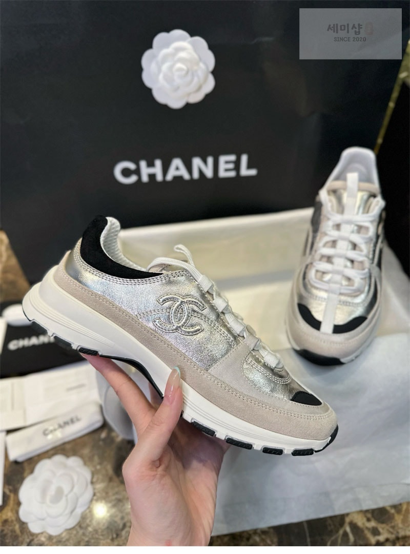 C H A N E L 샤넬 25A CC로고 스니커즈 실버 신발 23번 이미지