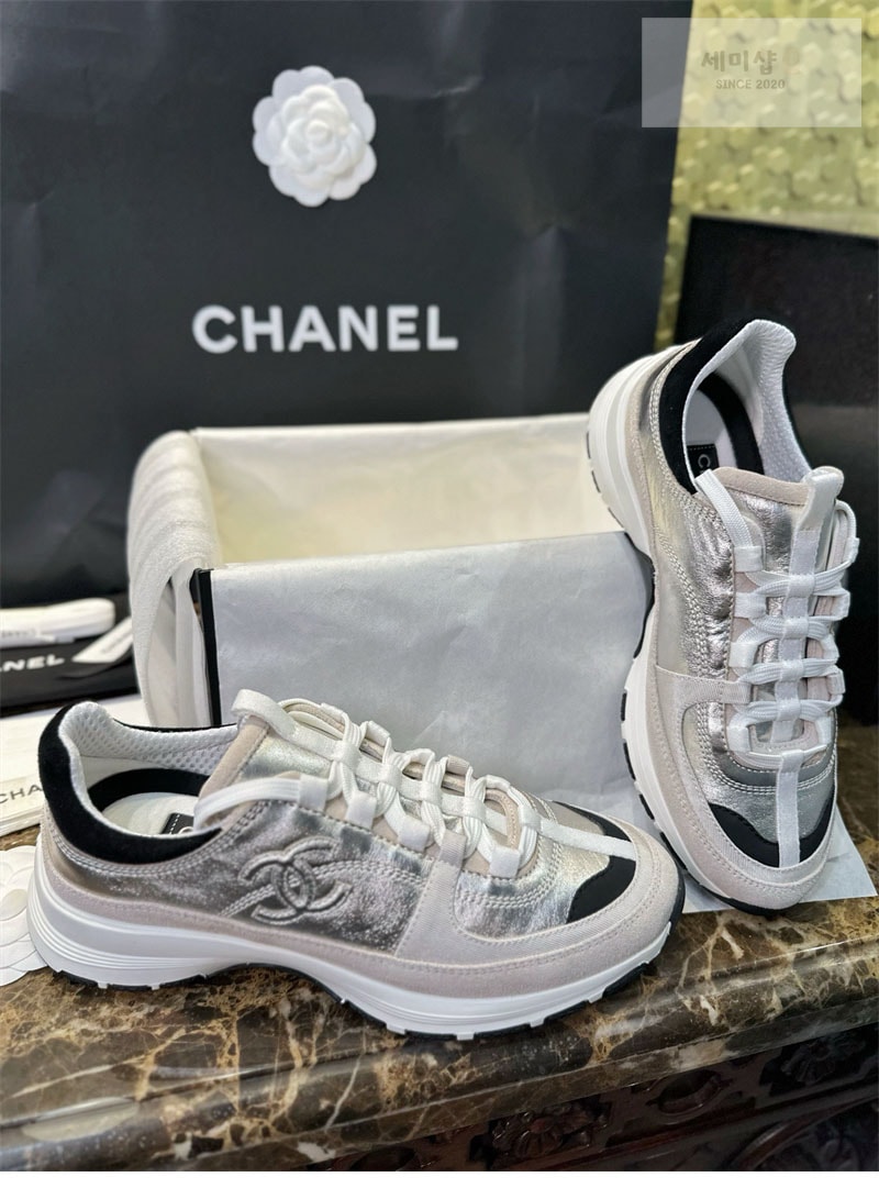 C H A N E L 샤넬 25A CC로고 스니커즈 실버 신발 14번 이미지