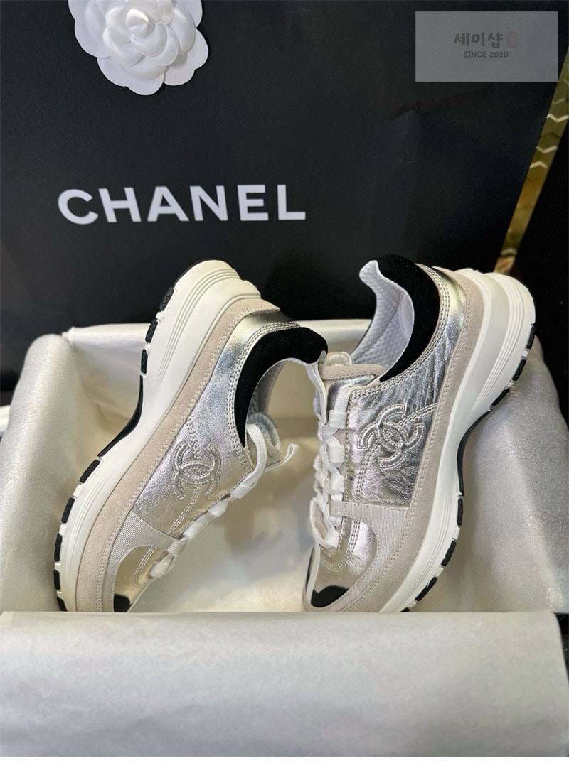 C H A N E L 샤넬 25A CC로고 스니커즈 실버 신발 16번 이미지