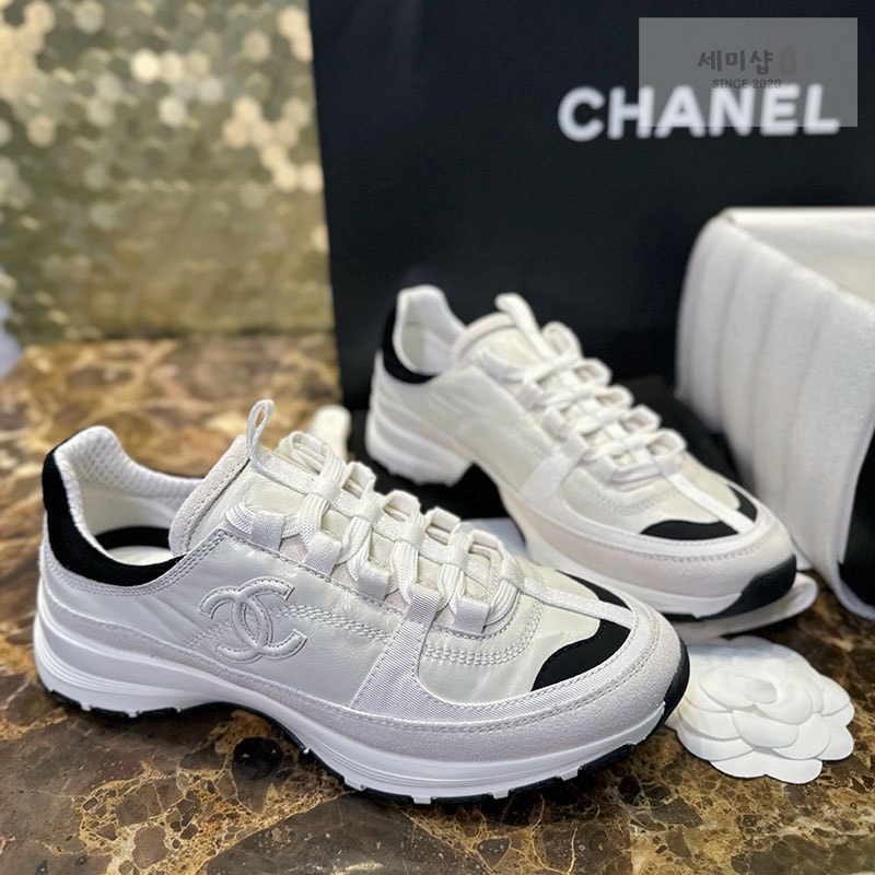 C H A N E L 샤넬 25A CC로고 스니커즈 화이트 신발 1번 이미지