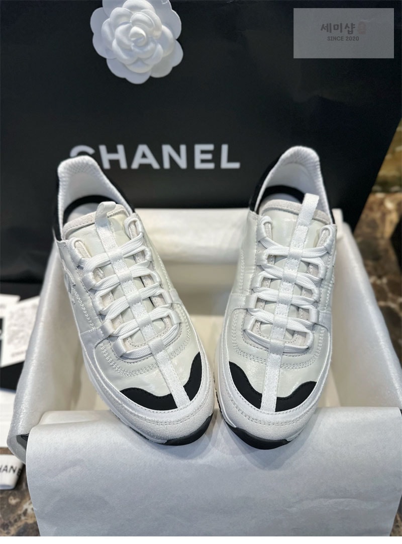 C H A N E L 샤넬 25A CC로고 스니커즈 화이트 신발 5번 이미지
