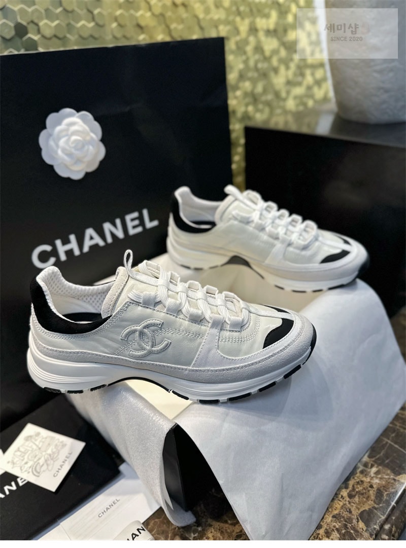 C H A N E L 샤넬 25A CC로고 스니커즈 화이트 신발 6번 이미지