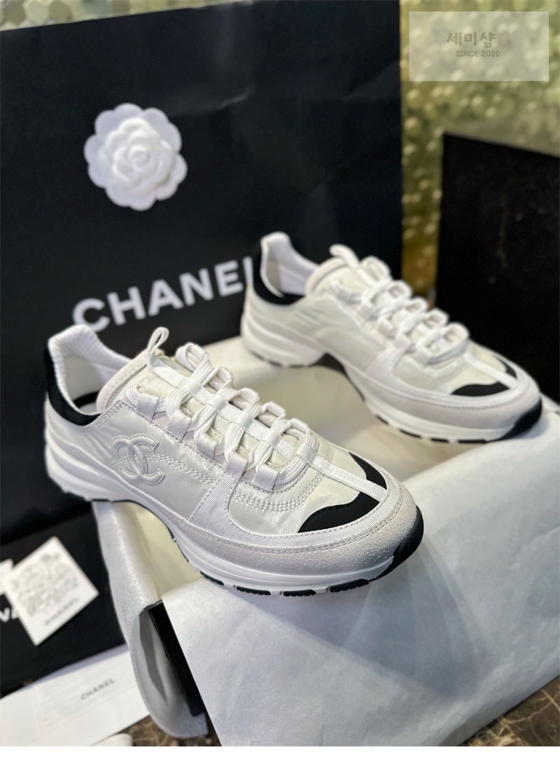 C H A N E L 샤넬 25A CC로고 스니커즈 화이트 신발 23번 이미지