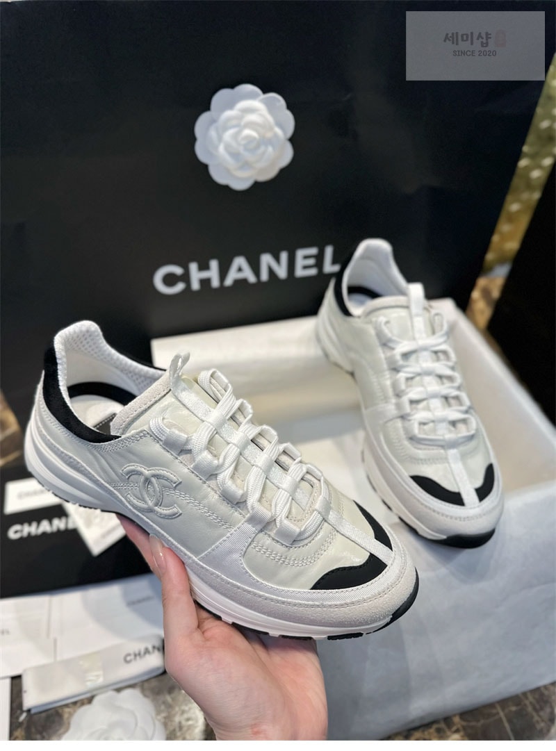 C H A N E L 샤넬 25A CC로고 스니커즈 화이트 신발 7번 이미지