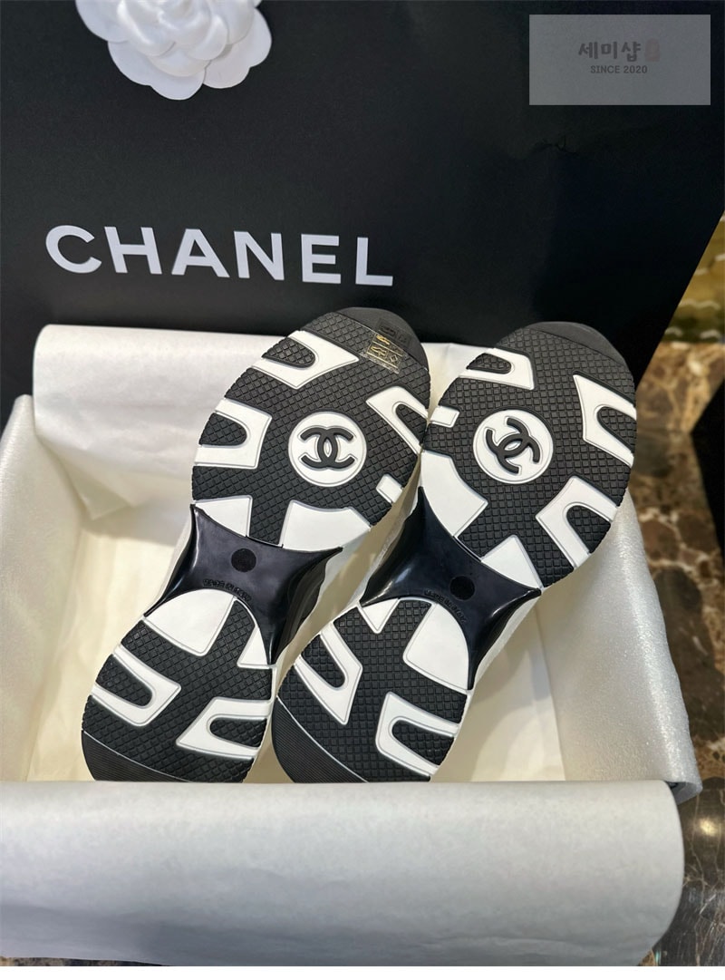 C H A N E L 샤넬 25A CC로고 스니커즈 화이트 신발 9번 이미지