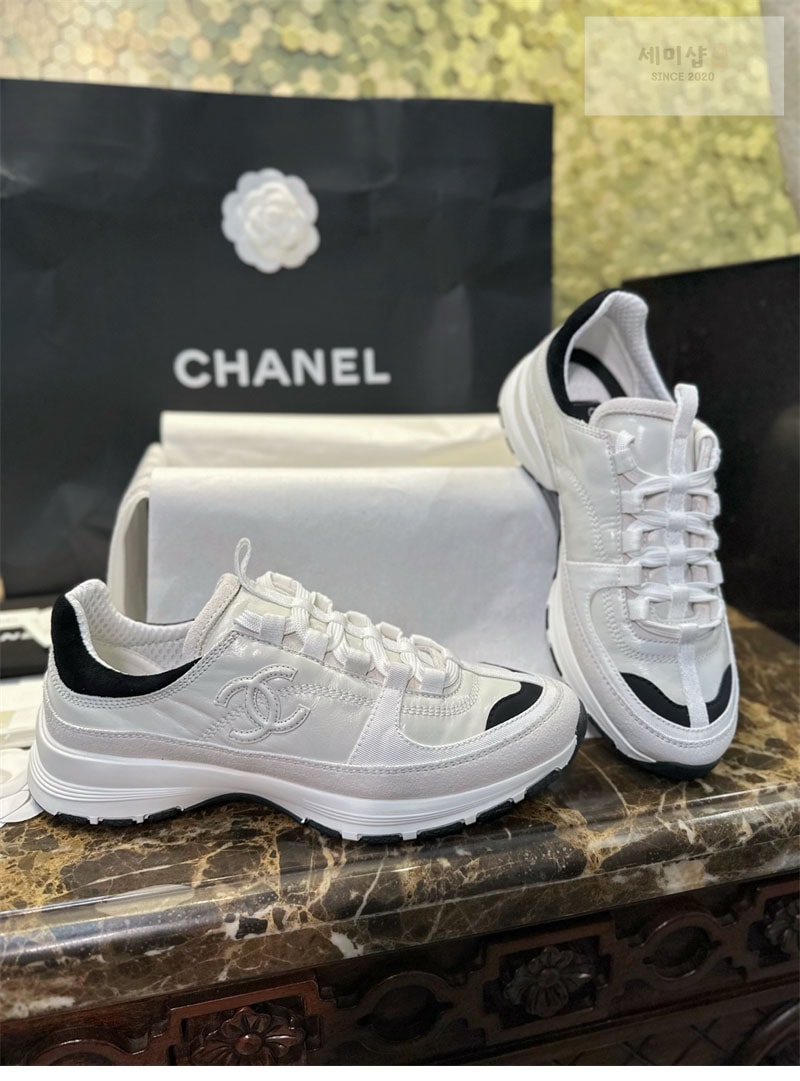 C H A N E L 샤넬 25A CC로고 스니커즈 화이트 신발 10번 이미지