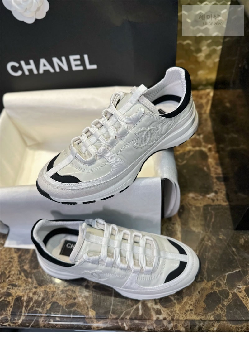 C H A N E L 샤넬 25A CC로고 스니커즈 화이트 신발 12번 이미지