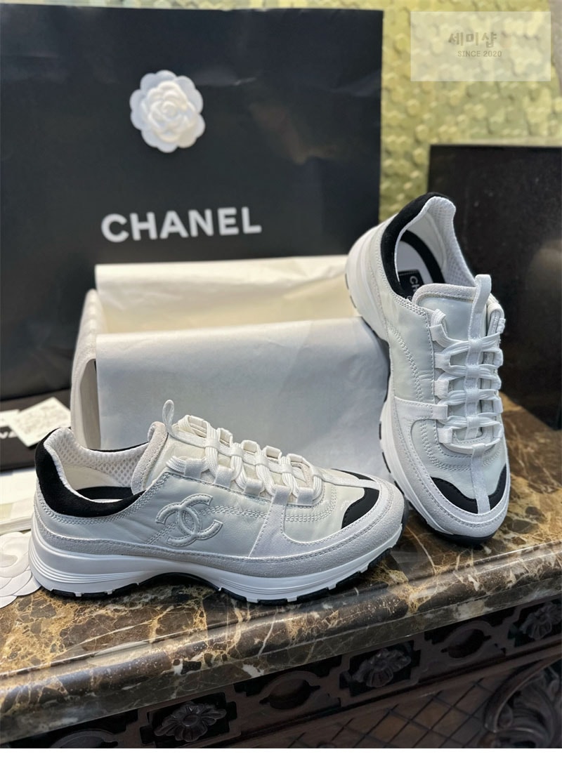 C H A N E L 샤넬 25A CC로고 스니커즈 화이트 신발 14번 이미지