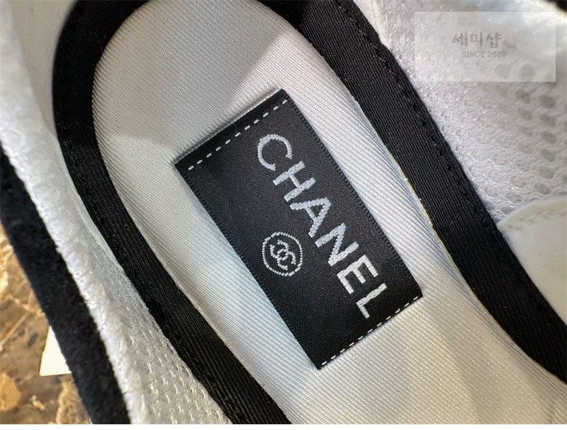 C H A N E L 샤넬 25A CC로고 스니커즈 화이트 신발 16번 이미지