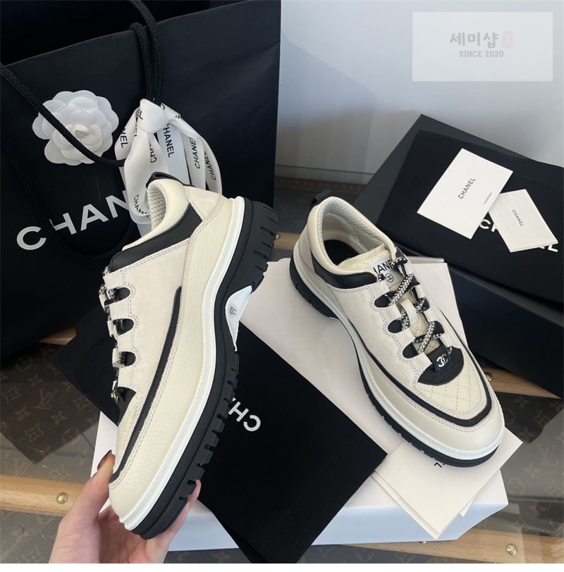 C H A N E L 샤넬 25C 크루즈 스니커즈 화이트 신발 7번 이미지