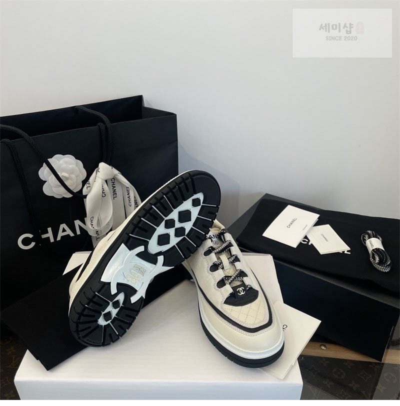 C H A N E L 샤넬 25C 크루즈 스니커즈 화이트 신발 9번 이미지