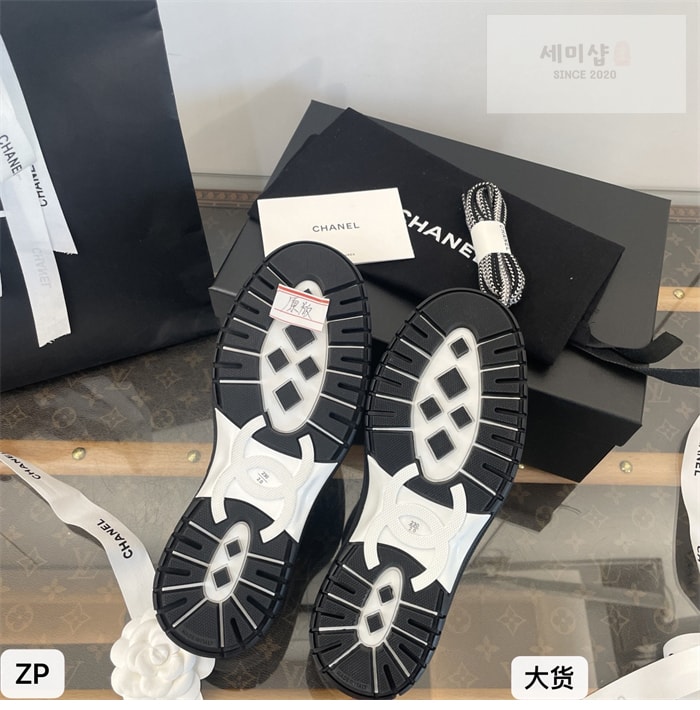 C H A N E L 샤넬 25C 크루즈 스니커즈 신발 24번 이미지