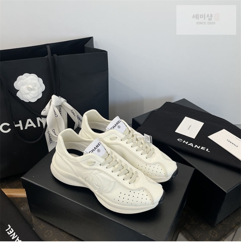 C H A N E L 샤넬 25C CC로고 스니커즈 화이트 신발 2번 이미지
