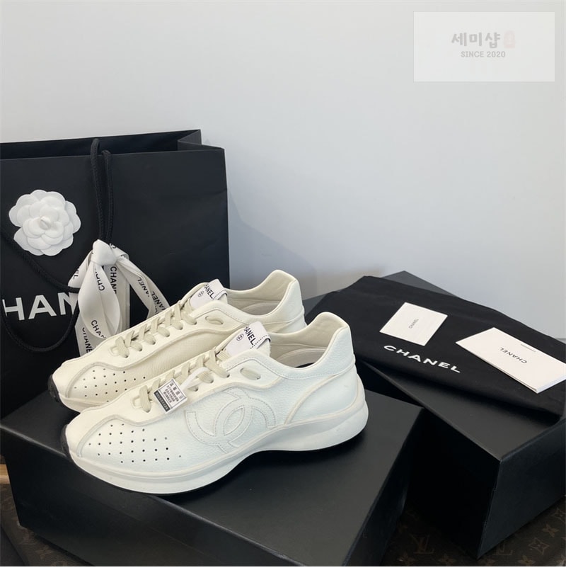 C H A N E L 샤넬 25C CC로고 스니커즈 화이트 신발 4번 이미지