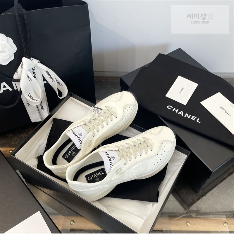 C H A N E L 샤넬 25C CC로고 스니커즈 화이트 신발 20번 이미지