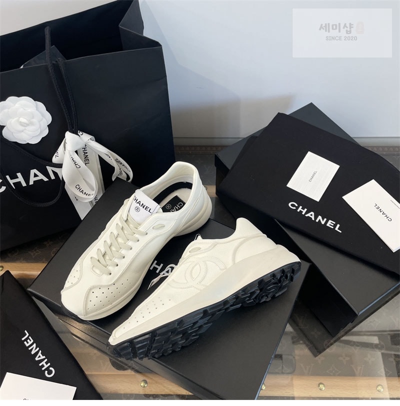 C H A N E L 샤넬 25C CC로고 스니커즈 화이트 신발 7번 이미지