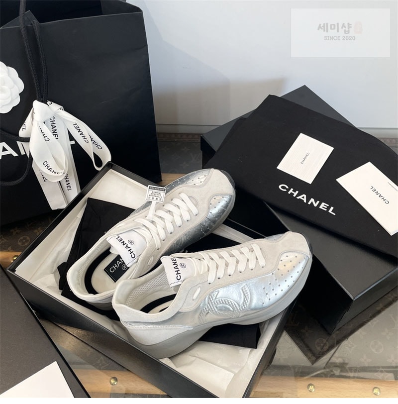 C H A N E L 샤넬 25C CC로고 스니커즈 화이트 신발 13번 이미지